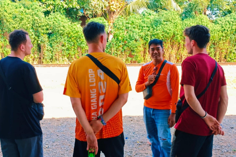 Battambang: escursione alla grotta dei pipistrelli con giro sul treno di bambùTreno serale Bamboo Train, pioggia, grotta dei pipistrelli giganti e grotta dei pipistrelli