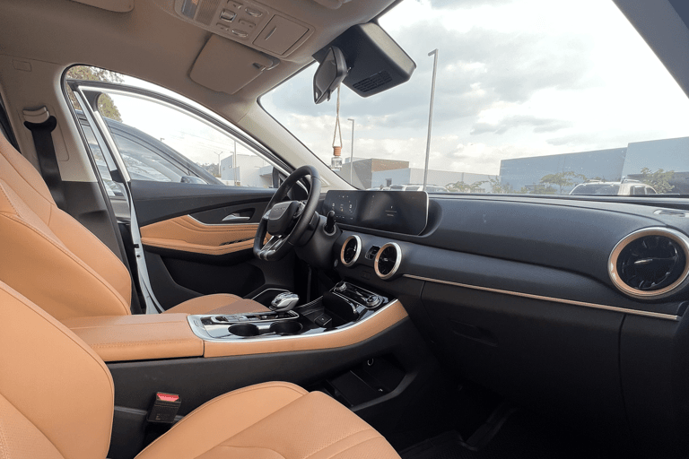 Kigali INTL Airport: Luxury Roundtrip Transfer Service 2024 Luxury Car SUV