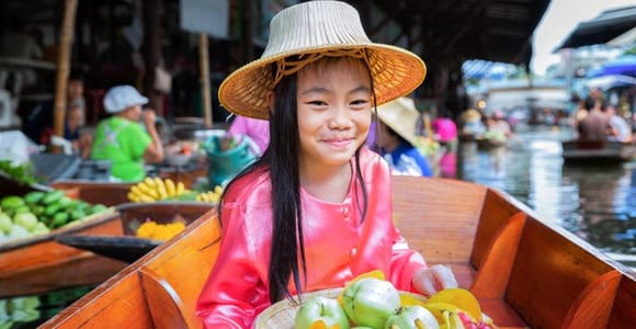 Laem Chabang Port: Floating & Train Market Tour with Lunch