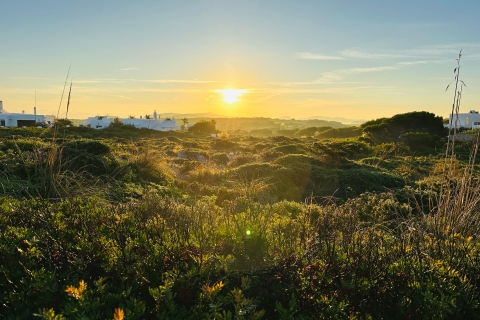 Menorca ontwaakt: Ontbijt bij zonsopgangMenorca: Zonsopgang Ontbijt en Kustwandeling