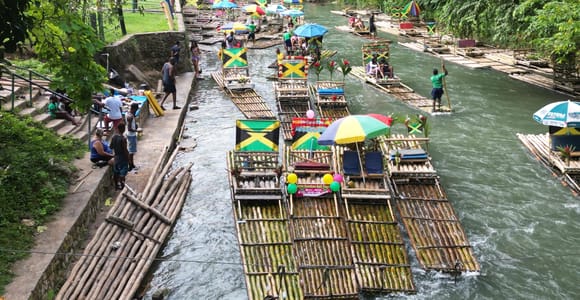 Montegobay: Rafting Tour with Limestone Massage