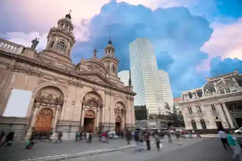 Historic Santiago Highlights: City of Contrasts Walking Tour