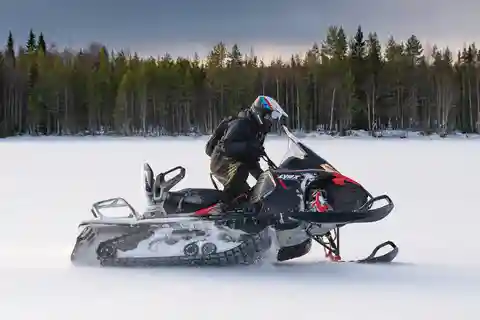 Rovaniemi: Snowmobile Safari Adventure
