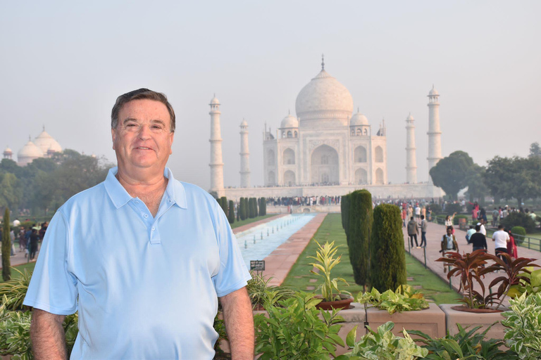 Pernoita exclusiva, Mohabbat -E- Taj City Agra Tour