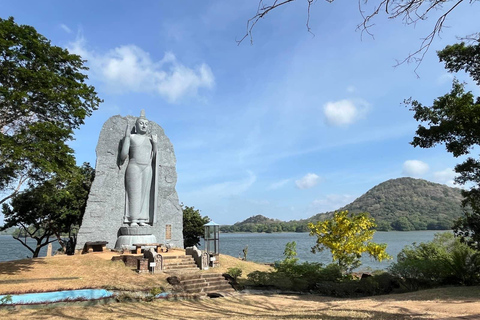 Sigiriya Village & Dambulla Tuk-Tuk Day Tour