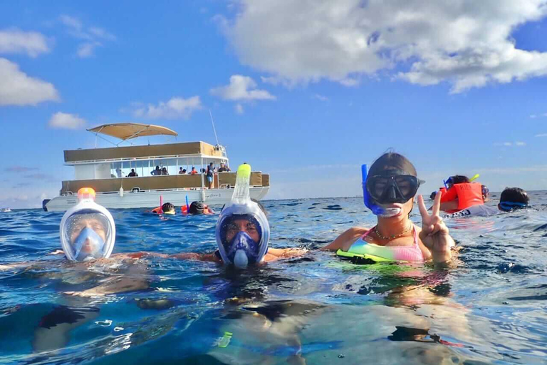 De Cancun: Passeio de catamarã pela Isla Mujeres com almoço e open bar