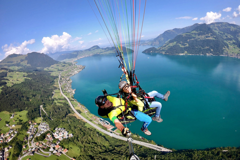 Luzern: Unieke tandem paragliding vliegervaringMiddagslot (tussen 12:30 en 17:00 uur)