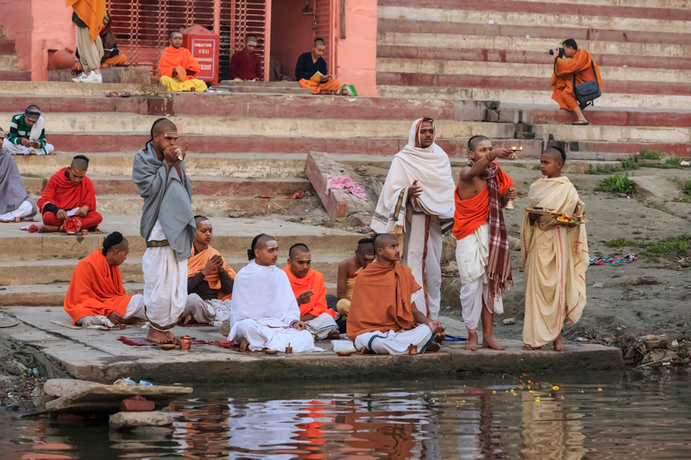 Boottocht bij zonsondergang, Ganga Arti, eten op straat, erfgoedwandeling