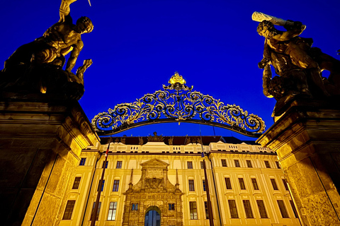 Prague: VIP Prague Castle Night Walk with Panoramic Views VIP Prague Castle Night Walk with Panoramic Views (German)