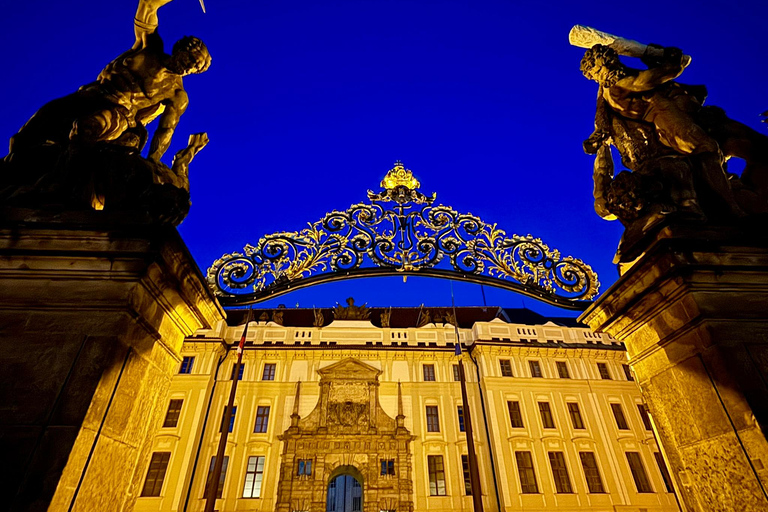 Prague: VIP Prague Castle Night Walk with Panoramic Views VIP Prague Castle Night Walk with Panoramic Views (German)
