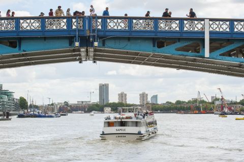 London: Båttur från Westminster på Themsen till Tower Bridge