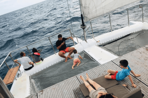 Mirissa: tour in barca con catamarano al tramonto con cena