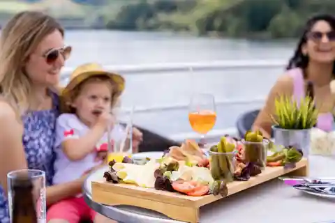 Rüdesheim: All-inclusive boat trip with 3-hour stay on site