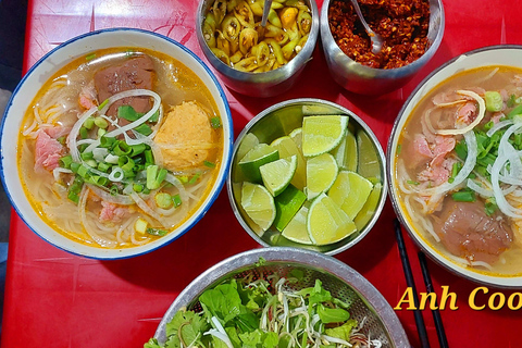 Hue: tour gastronomico a piedi con guida localeTour gastronomico di Hue con guida locale