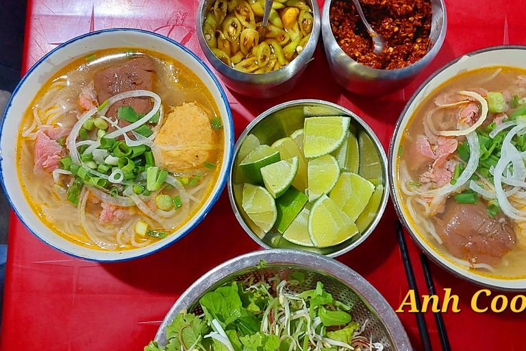 Hue: tour gastronomico a piedi con guida localeTour gastronomico di Hue con guida locale