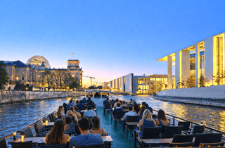 Berlin: Abendliche Spreefahrt durch Charlottenburg und Regierungsviertel