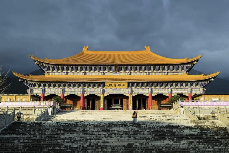 From Shanghai: West Lake Hiking Day Trip with Longjing Tea private tour option
