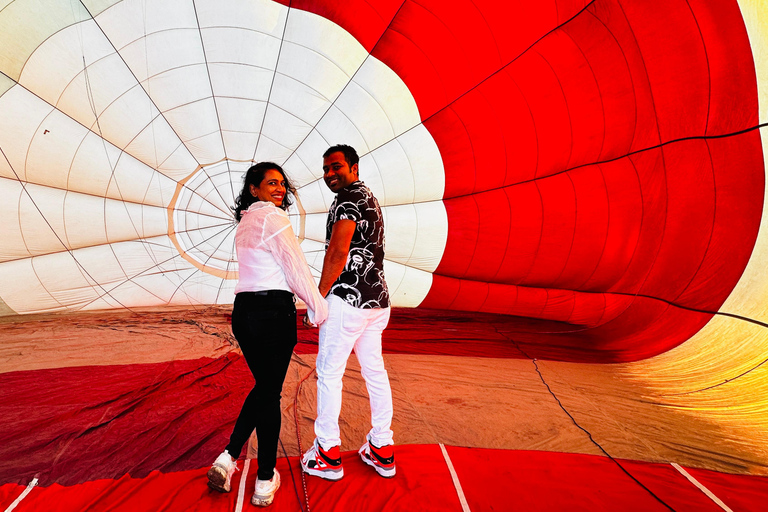 from MexicoCity:Balloon flight Over thepyramidsofTeotihuacanVuelo en globo aerostatico con traslado desde CDMX