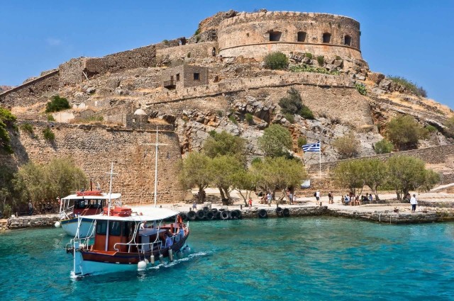Visit Discover the fascinating history of the Islet of Spinalonga in Agios Nikolaos, Creta