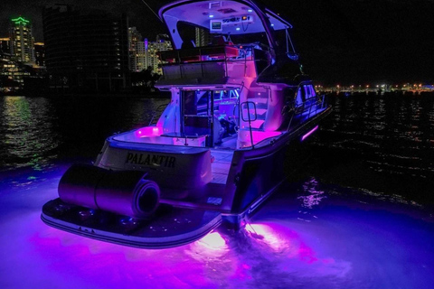 NIGHT TIME: Yacht experience through the Heart Of Miami