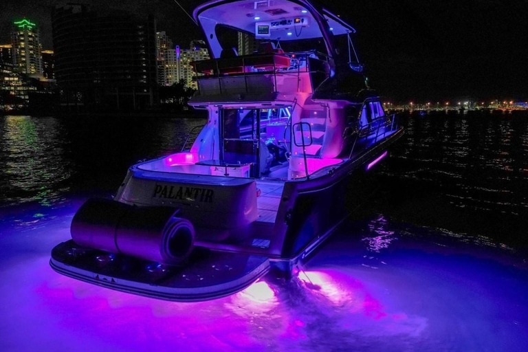 NIGHT TIME: Yacht experience through the Heart Of Miami