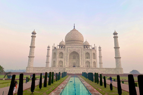 Taj Mahal - Agra Fort Tour med supersnabbt tåg från Delhi(Endast bil + resesällskap)