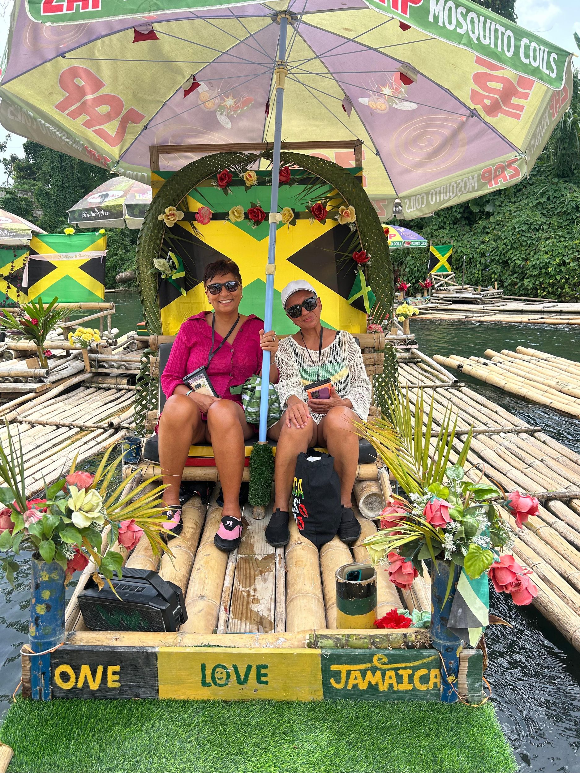 Bambusfloßfahrt auf dem Lethe River mit Kalkstein-Massage-Tour