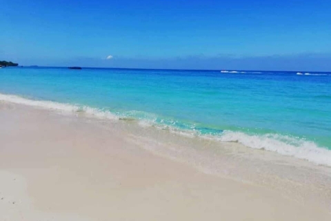 Barú: Cholon, agua azul, arena blanca y cazuela de mariscoBarú: Cholon, agua azul, arena blanca y casuela de marisco