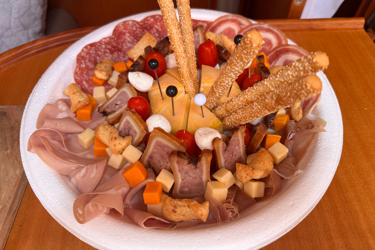 Yacht Me Up Cruzeiro Privado com Tudo Incluído Cannes Lérins SailUm dia na baía de Cannes com tudo incluído