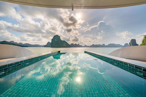 Leona Dinner Cruise – Evening Cruise in Ha Long Bay