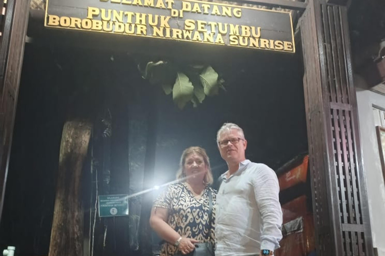 Tour dell&#039;alba di Borobudur e del tempio di Prambanan di un giorno (privato)