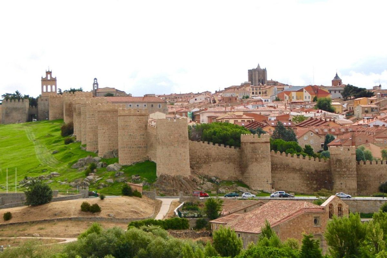Madrid: Segovia & Ávila Full-Day Small Group Tour w/ Pickup Tour in English