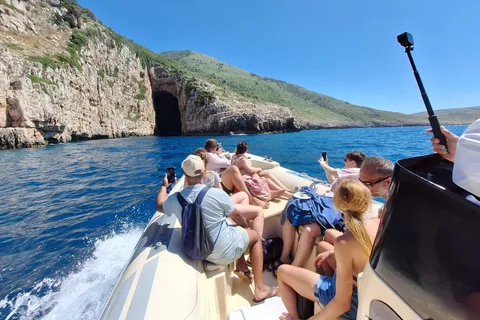 Von Vlorë aus: Haxhi Ali Höhle und Karaburun Speedboat Trip