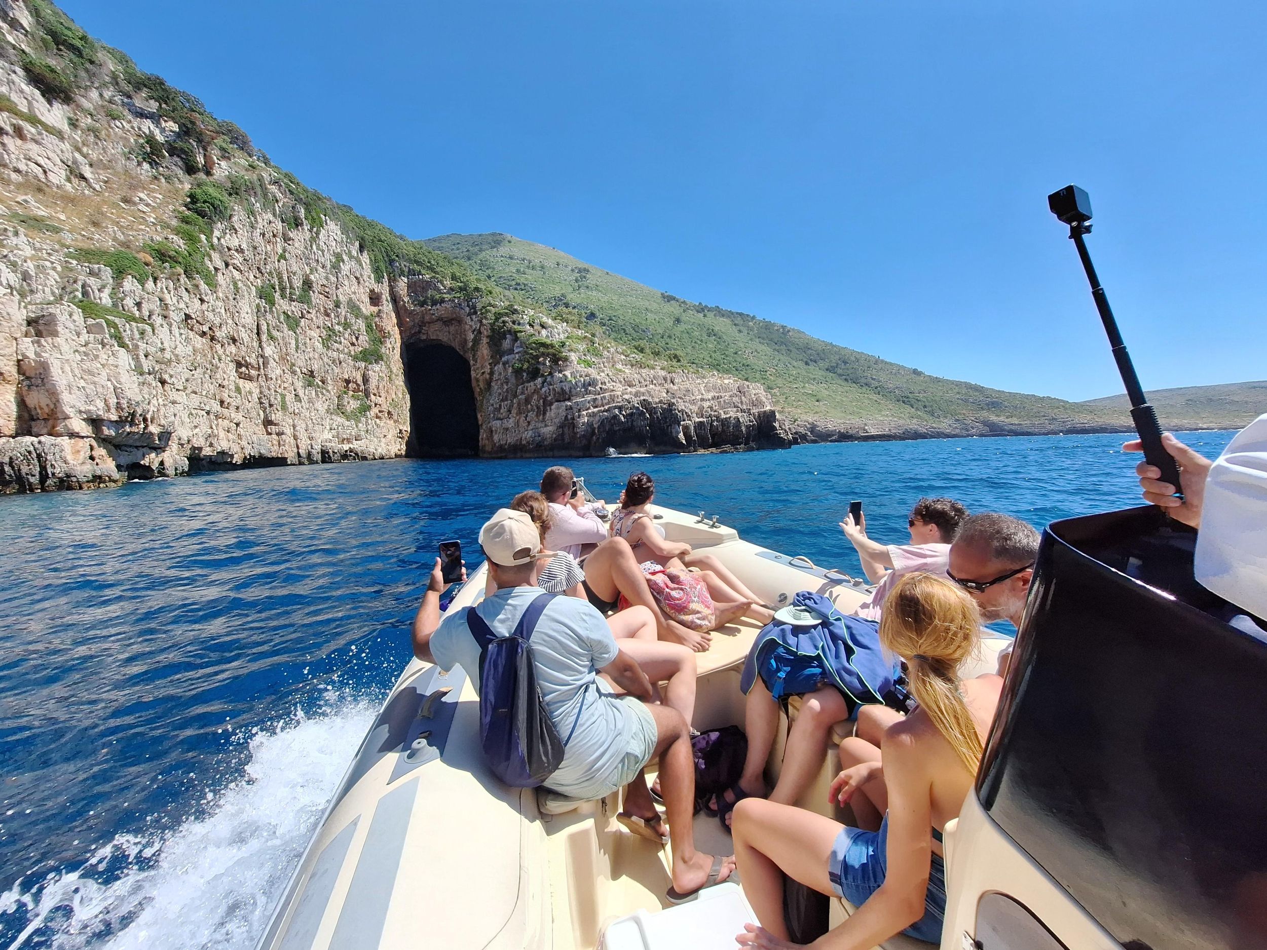 Von Vlorë aus: Haxhi Ali Höhle und Karaburun Speedboat Trip