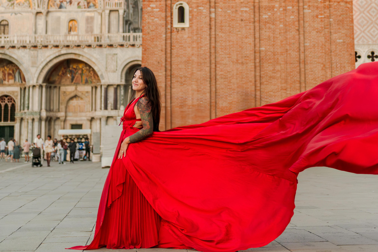 Venice: Flying Dress Photoshoot with video option Standard: 45 mins | 20 photos