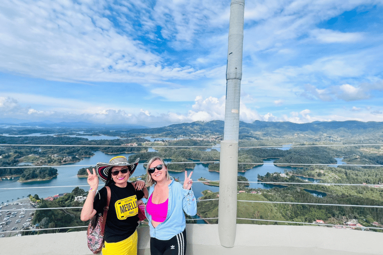 Medellin: Guatape und El Penol Rock Tagestour mit Bootsfahrt