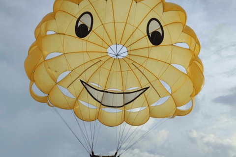 Boracay: Eilandhoppen met lunch en parasailing