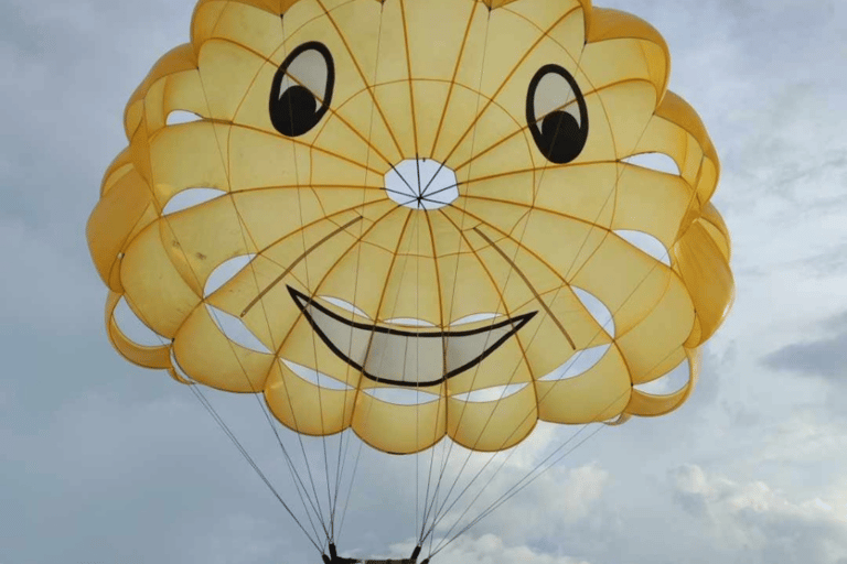 Boracay: Eilandhoppen met lunch en parasailing