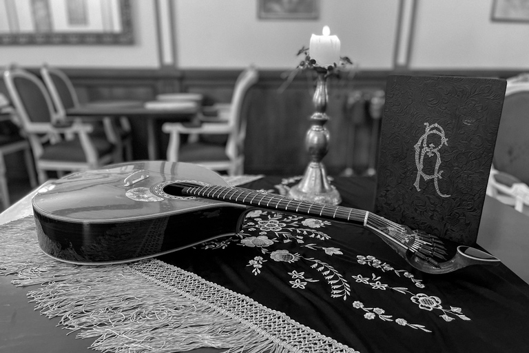 Porto: Dinner with a Fado show and traditional Portuguese music Porto: Dinner with a Fado show and traditional Portuguese music