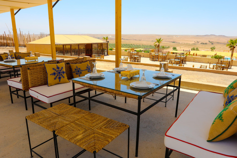 Agafay-Wüste: Quad-Bike, Mittagessen und BadeabenteuerTag in der Agafay-Wüste: Quadfahren, Mittagessen und Badespaß