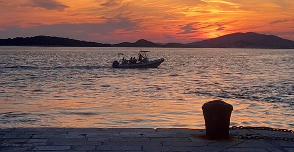 Vodice: Sonnenuntergangsfahrt mit Getränken und Festung des Hl. Nikolaus