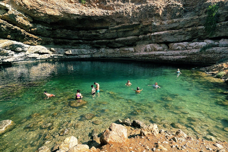 Mascate: Dia inteiro em Wadi Shab e Bimmah Sinkhole + almoço grátis