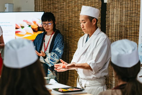 Tokyo: Tsukiji Fish Market Sushi Making Class with Pro Chef - Image 2