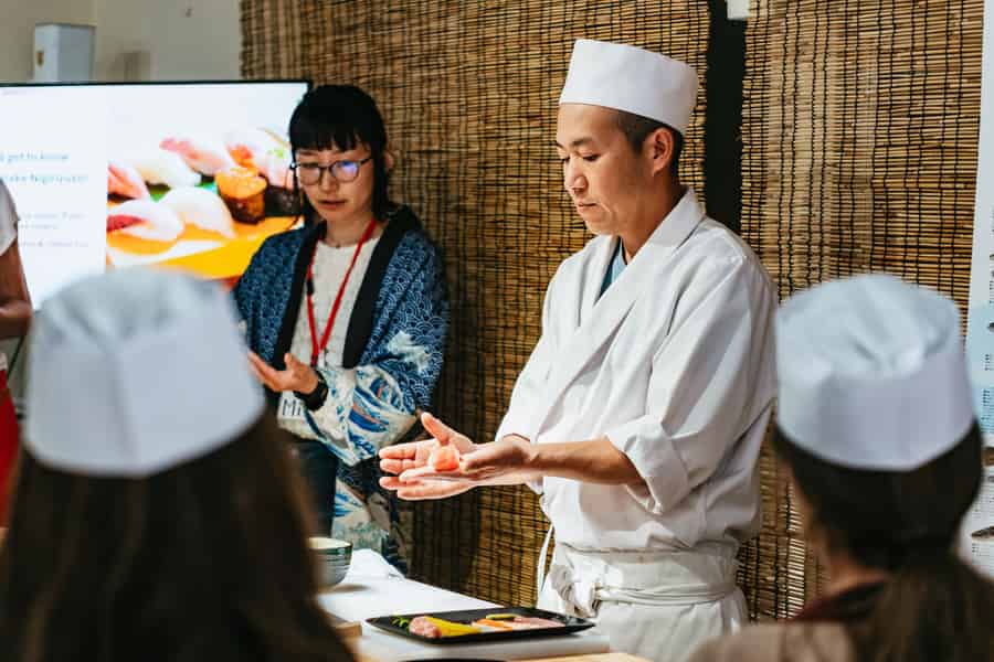 Tokio: Tsukiji-Fischmarkt-Sushi-Kurs mit Profi-Koch. Foto: GetYourGuide Tokio: Tsukiji-Fischmarkt-Sushi-Kurs mit Profi-Koch. Foto: GetYourGuide