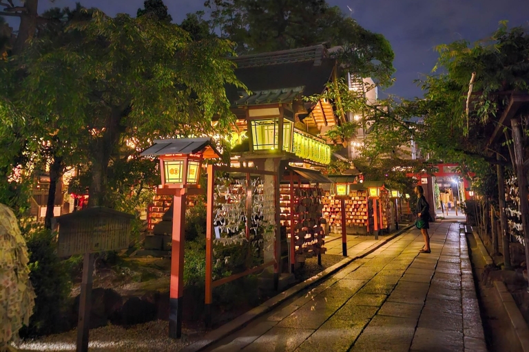 Kioto: Gion Night Walk Mała grupa piesza z przewodnikiem