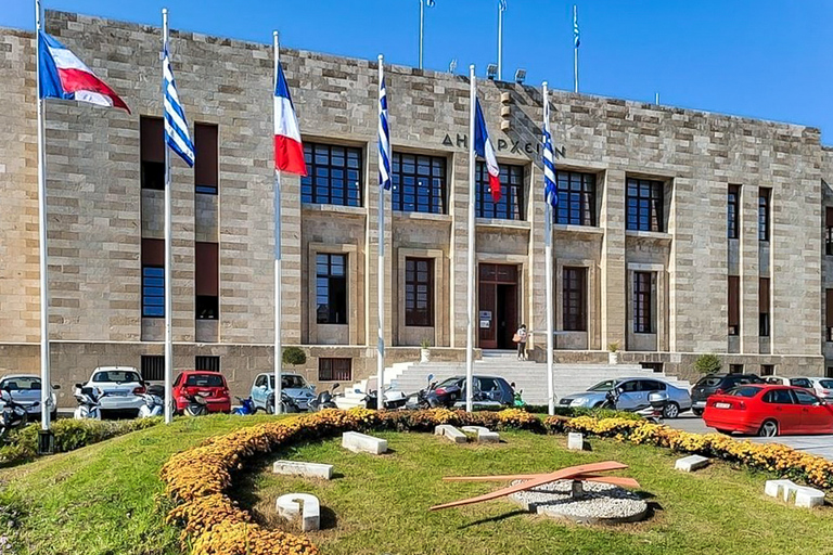 Rodas: recorrido turístico en autobús turístico con paradas libresAutobús rojo turístico de Rodas con paradas libres