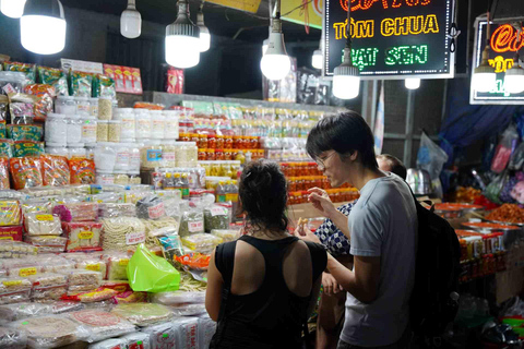 Hue: Excursão gastronómica a pé com serviço de busca no hotel e guia localTour gastronómico de rua em Hue de bicicleta