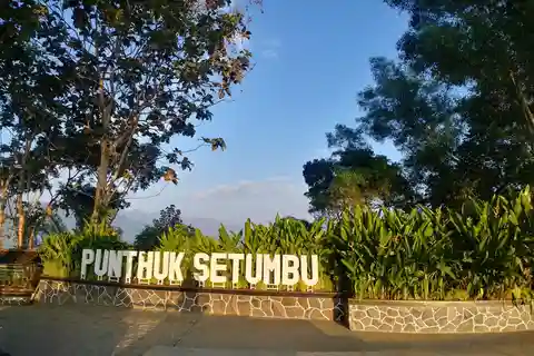 Nascer do sol em Punthuk Setumbu, Templo de Borobudur, Mendut e Pawon