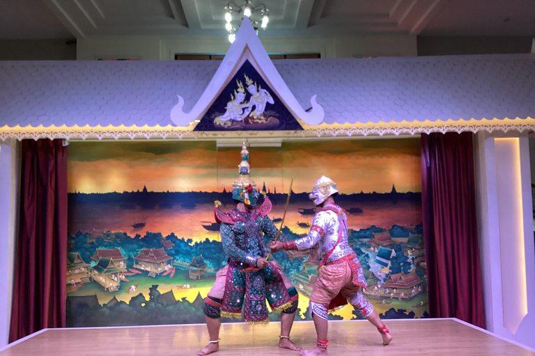 Calypso Cabaret en Asiatique: espectáculo de ladyboys en primera filaEspectáculo nocturno