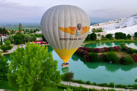 Traslado privado del aeropuerto de Esmirna a los hoteles de Pamukkale Karahayit